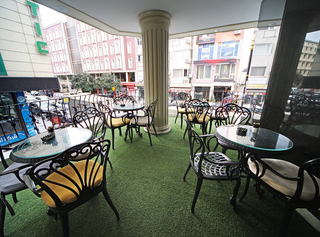 Black Bird Hotel: Terrace