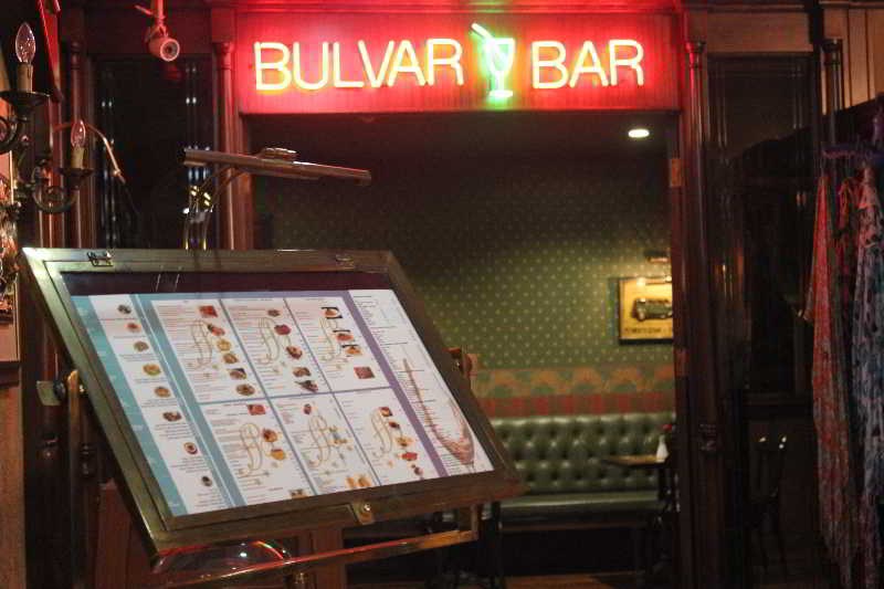 Bulvar Palas: Bar