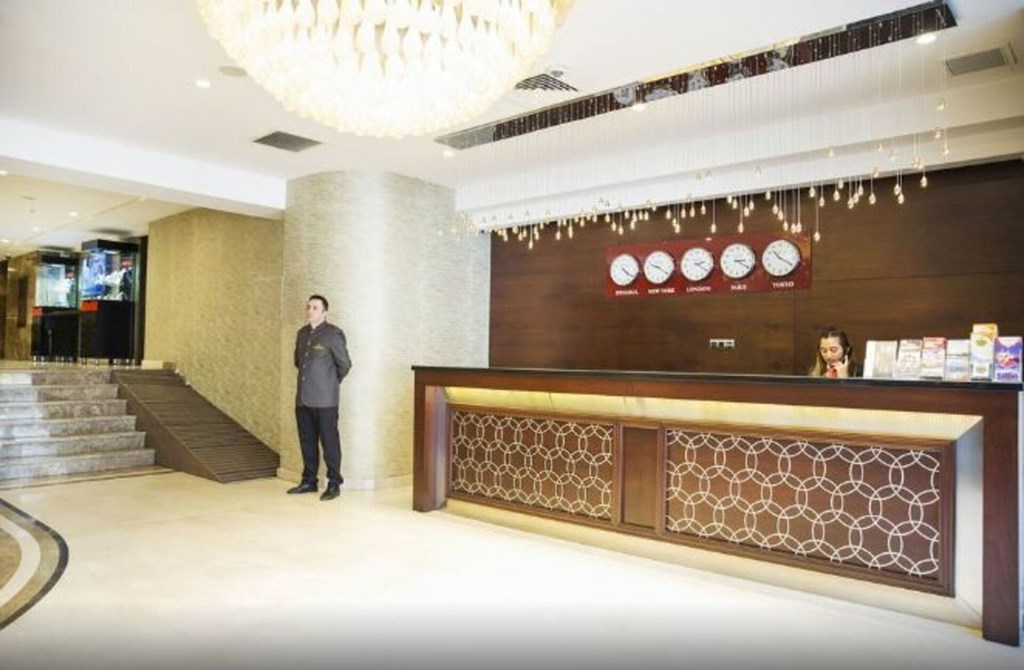 Grand Aras Hotel & Suites: Lobby