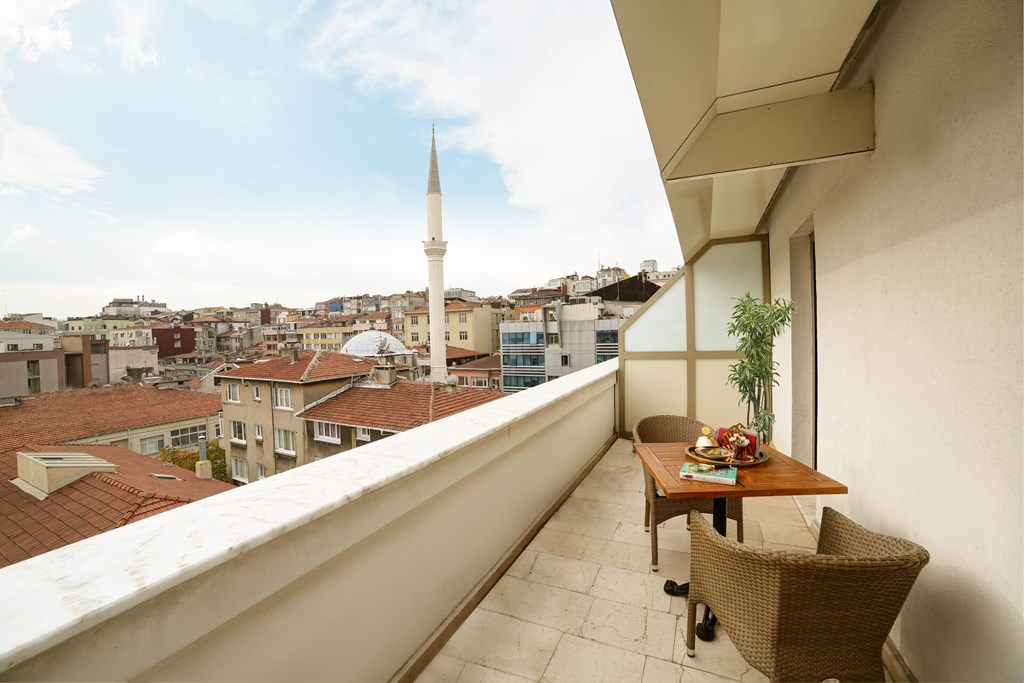 Halifaks Hotel: Terrace