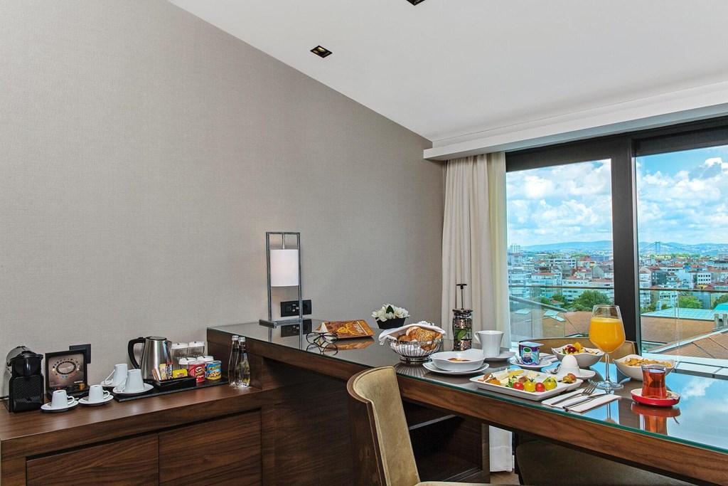 Arts Hotel Istanbul Bosphorus: Room