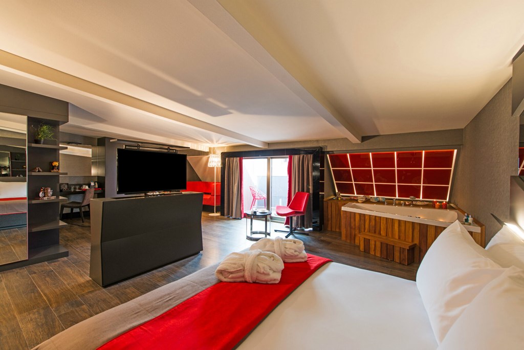 Favori: Room SUITE WITH JACUZZI