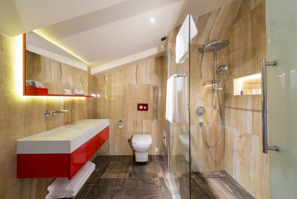 Favori: Room SUITE WITH JACUZZI