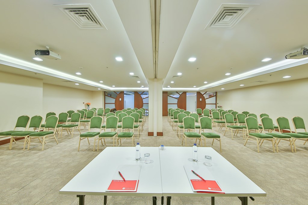 Ramada Istanbul Taksim: Conferences