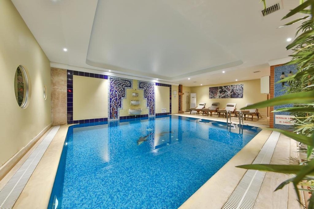 Ramada Istanbul Taksim: Pool