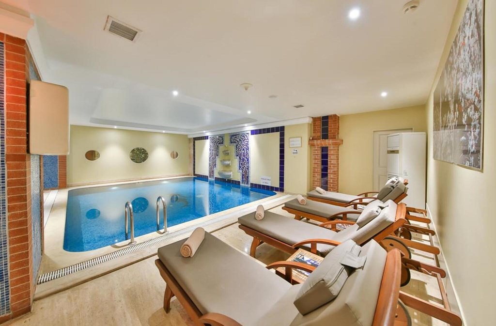 Ramada Istanbul Taksim: Pool