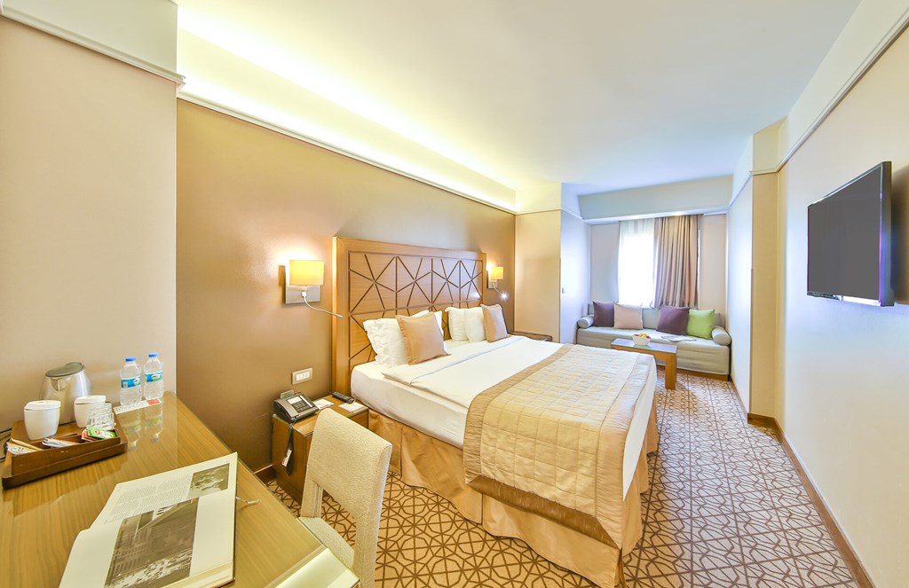 Ramada Istanbul Taksim: Room DOUBLE SUPERIOR