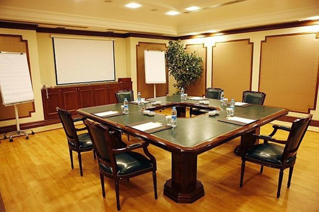 Lares Park Hotel: Conferences