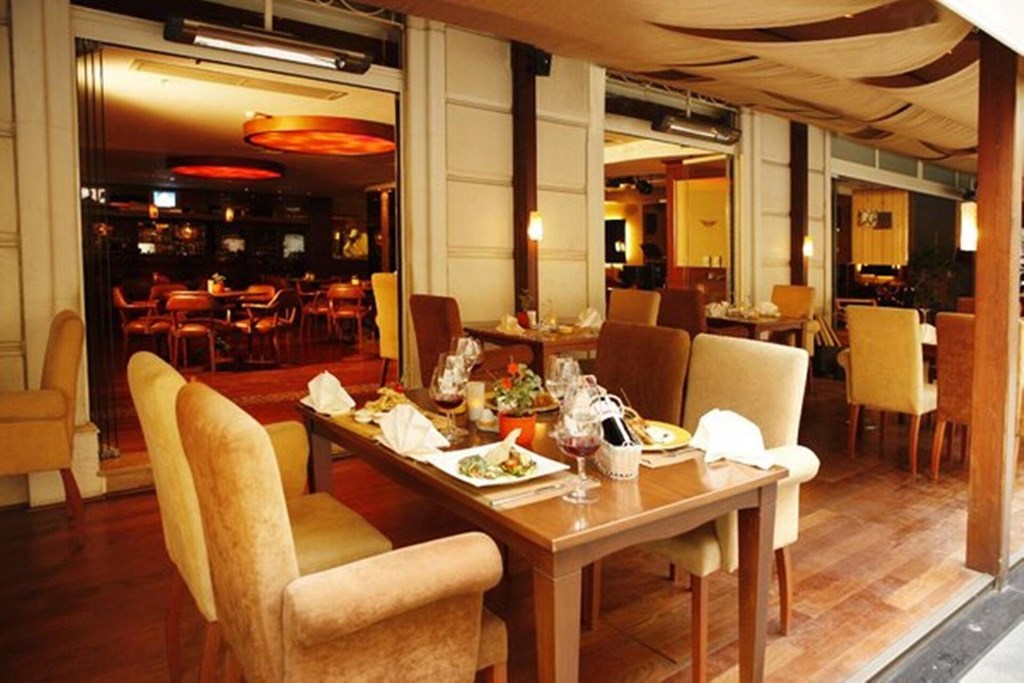 Lares Park Hotel: Restaurant