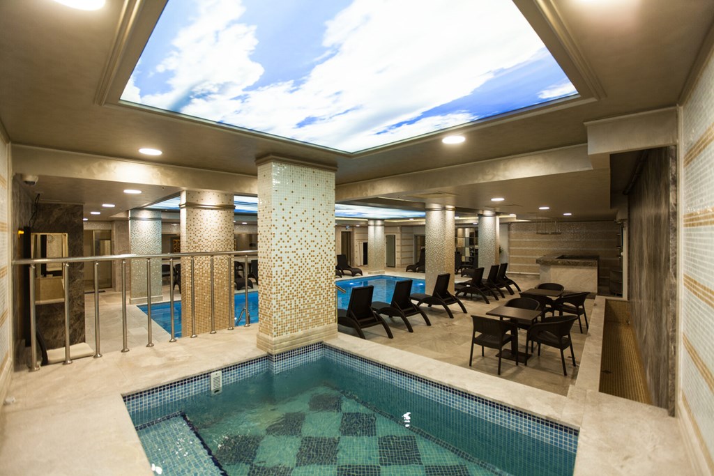 Miss Istanbul Hotel & Spa: Pool