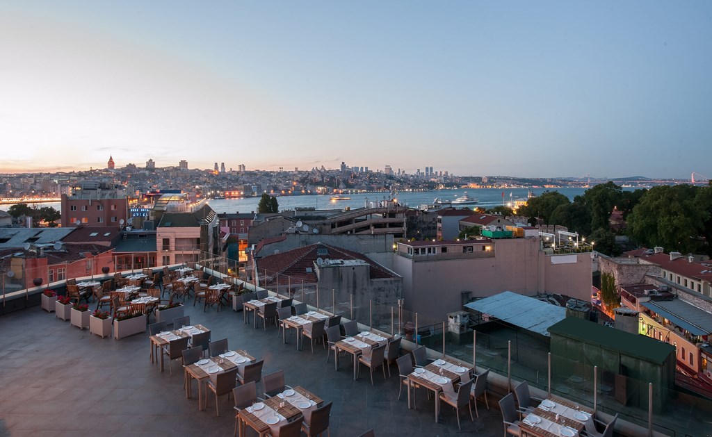 Doubletree By Hilton Istanbul Sirkeci: Terrace