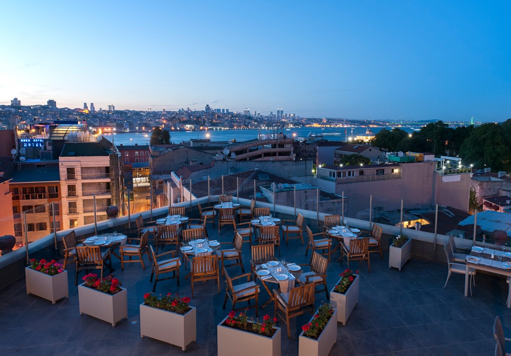 Doubletree By Hilton Istanbul Sirkeci: Terrace