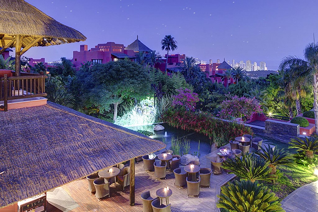 Asia Gardens Hotel & Thai Spa, a Royal Hideaway Ho: Terrace