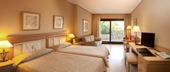 SH Villa Gadea: Room - photo 5