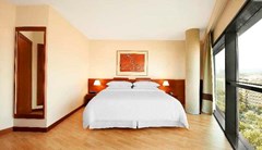 Four Points by Sheraton Barcelona Diagonal: Room - photo 10