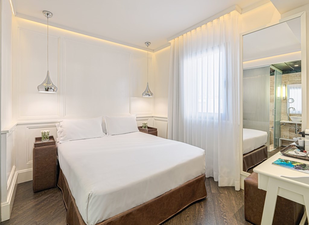 H10 Universitat: Room DOUBLE BASIC