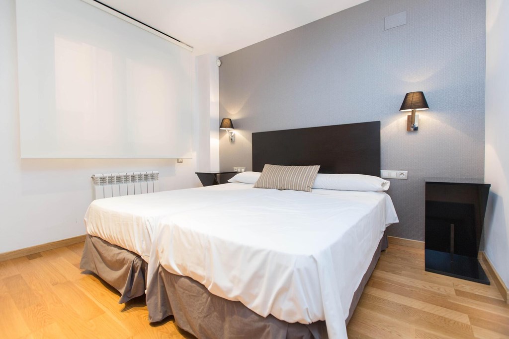 AinB Sagrada Familia Apartments: Room