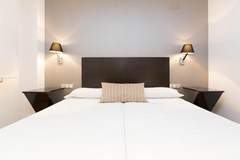 AinB Sagrada Familia Apartments: Room - photo 34