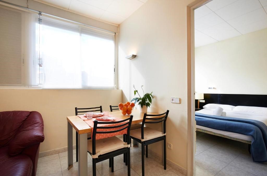 AinB Diagonal Francesc Macià Apartments: Room APARTMENT TWO BEDROOMS