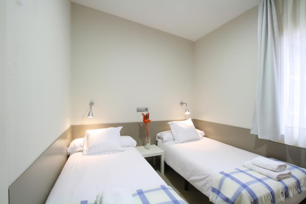 Barcelona Sants Station Apartments: Room APARTMENT THREE BEDROOMS TWO BATHROOMS