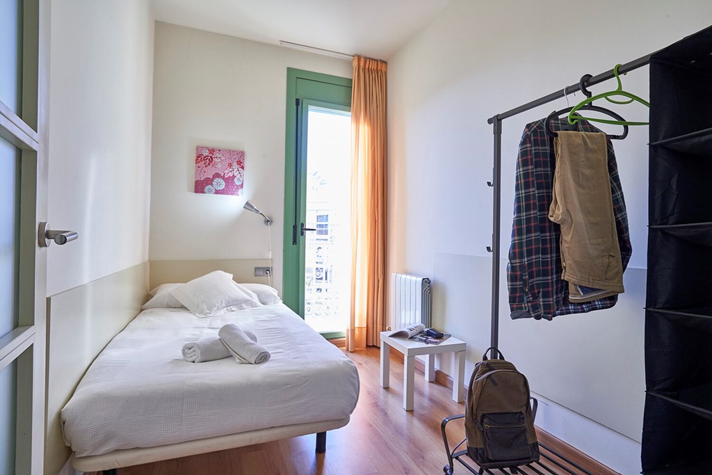 Barcelona Sants Station Apartments: Room APARTMENT CAPACITY 7 THREE BEDROOMS