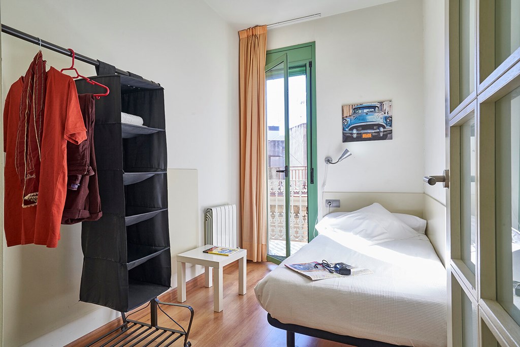 Barcelona Sants Station Apartments: Room APARTMENT CAPACITY 6 THREE BEDROOM