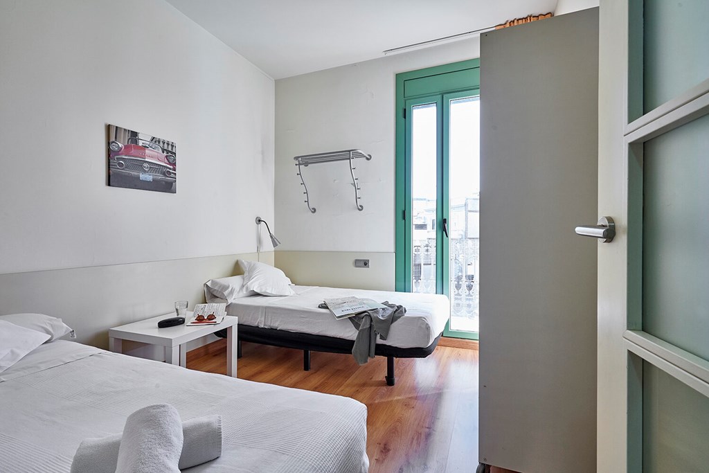 Barcelona Sants Station Apartments: Room APARTMENT CAPACITY 5 THREE BEDROOM