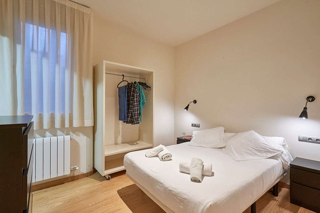 Barcelona Sants Station Apartments: Room APARTMENT CAPACITY 7 THREE BEDROOMS