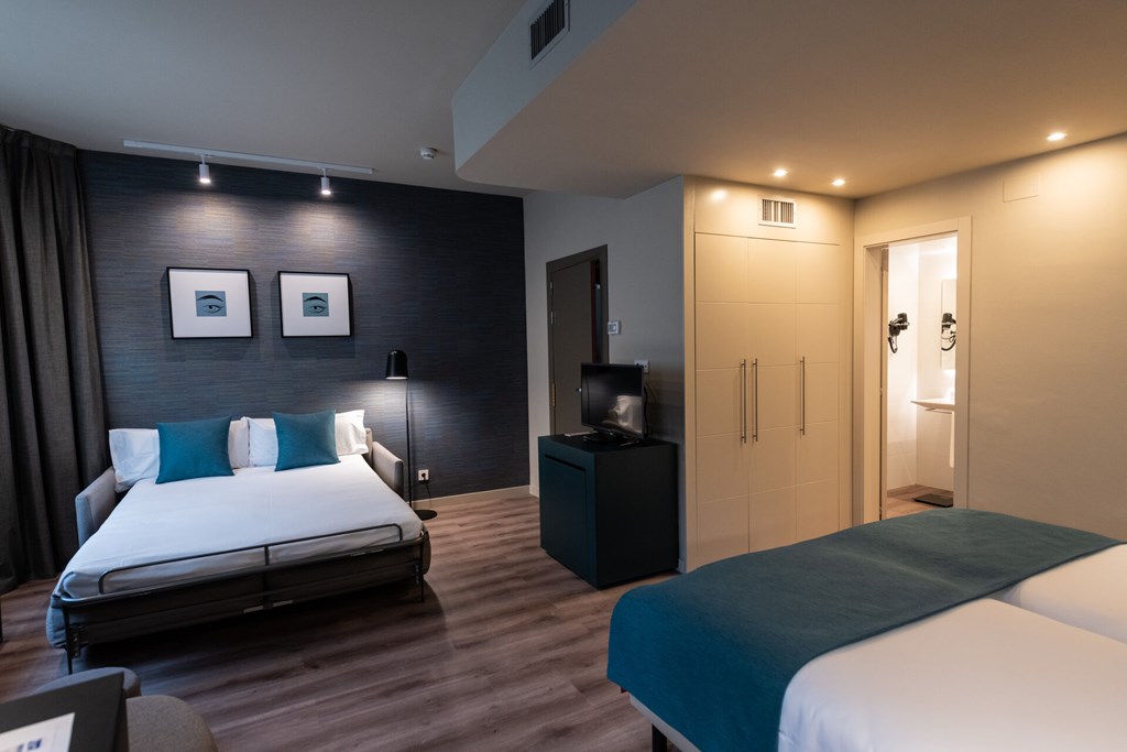 Hotel Rekord: Room TRIPLE STANDARD