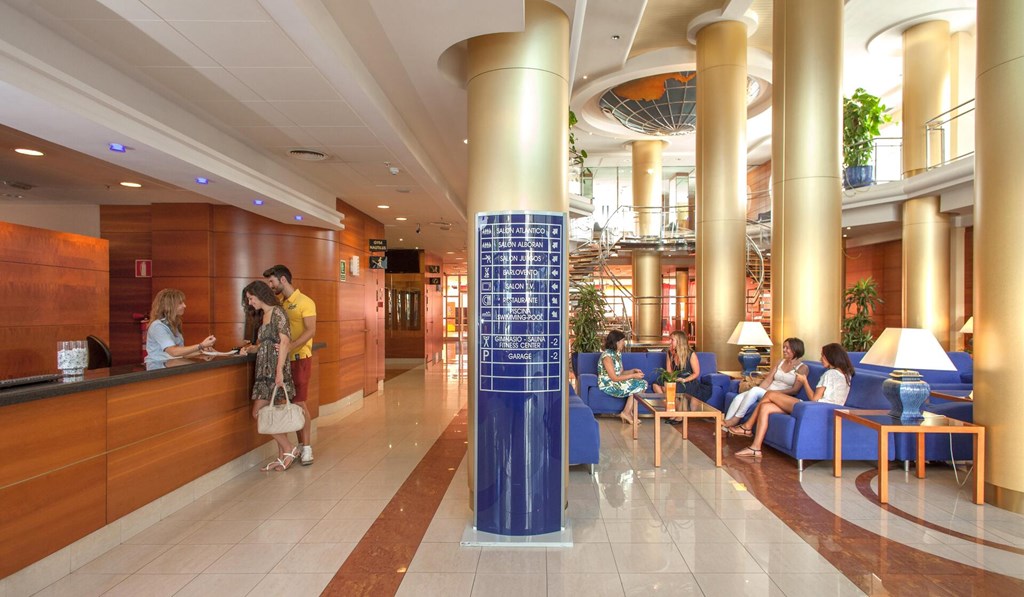 RH Victoria: Lobby