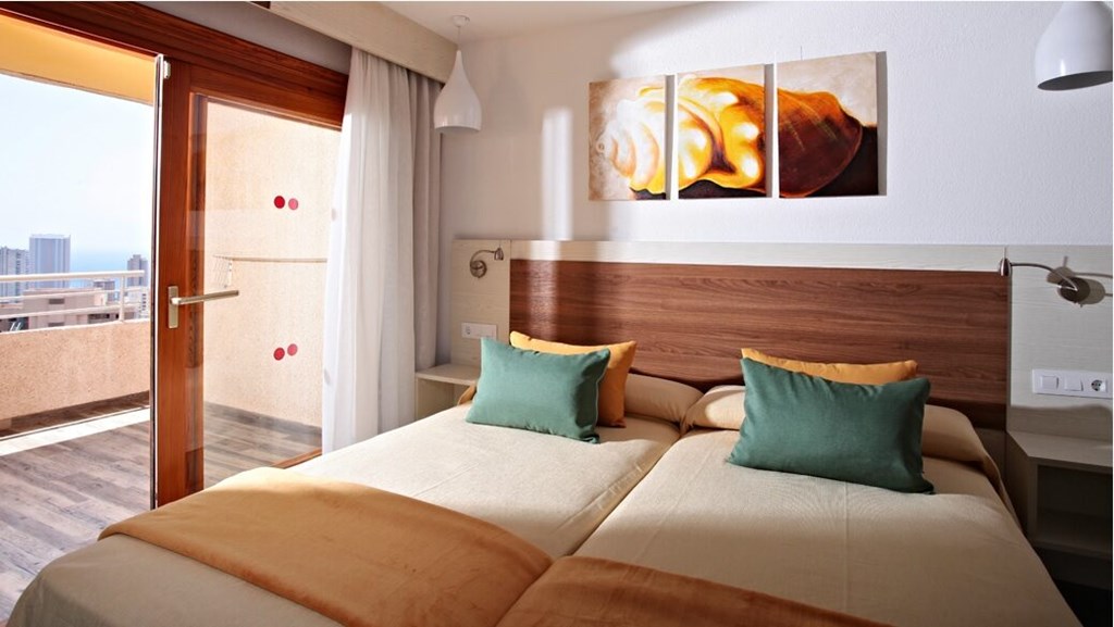 Sandos Benidorm Suites: Room