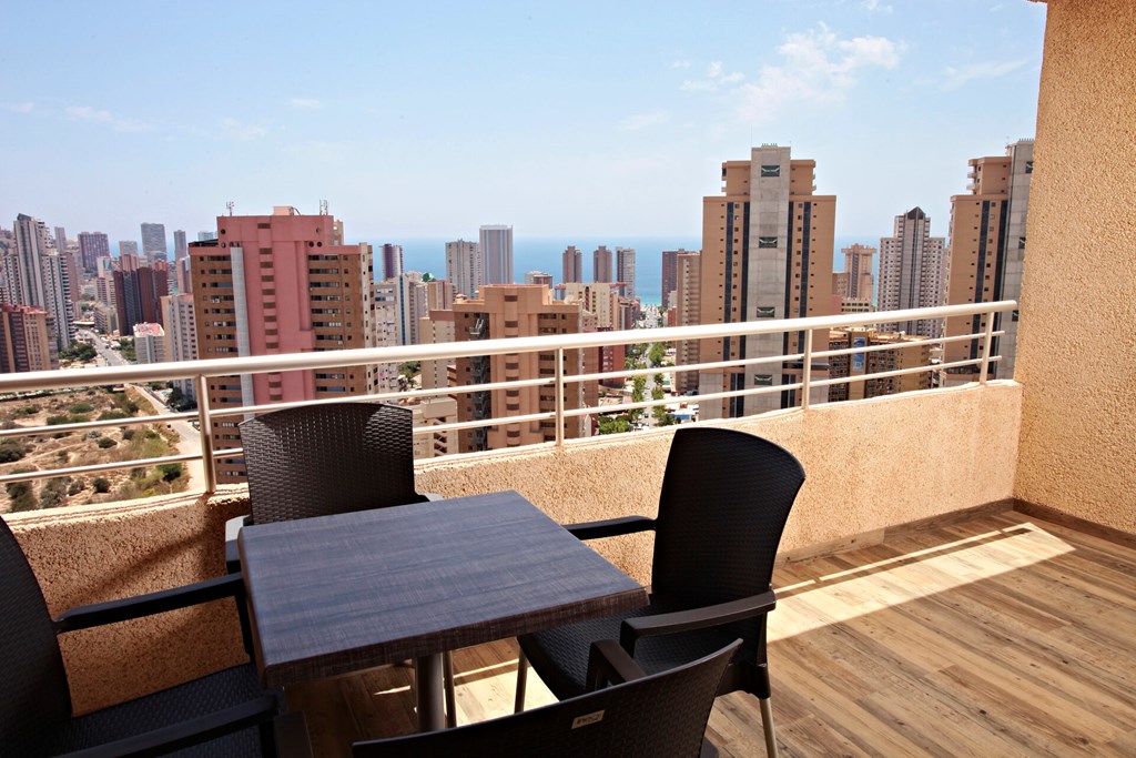 Sandos Benidorm Suites: Room