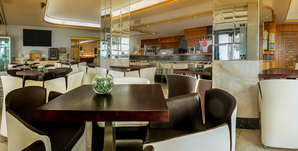 Gran Hotel Delfin: Bar