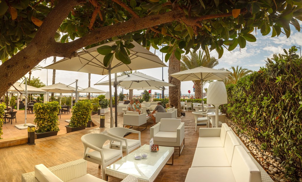 Gran Hotel Delfin: Terrace