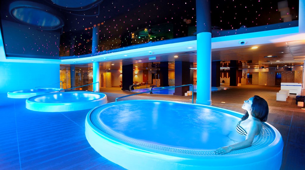 AR Diamante Beach Spa & Convention Centre: Sports and Entertainment