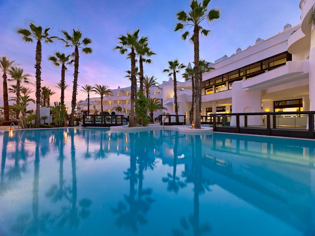 H10 Estepona Palace: Pool