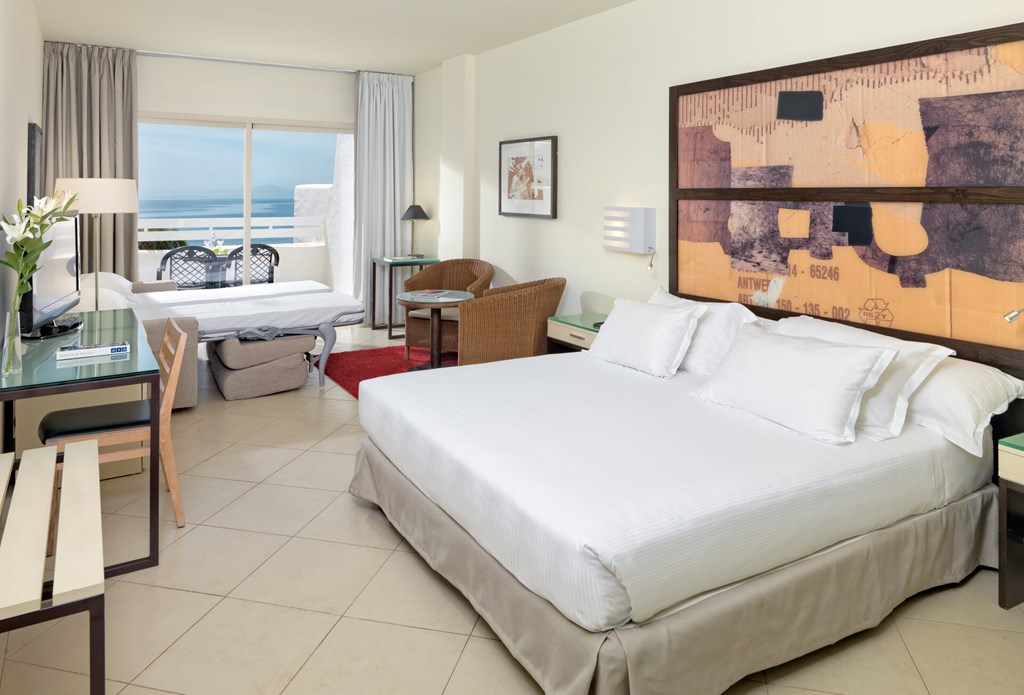 H10 Estepona Palace: Room FAMILY ROOM SEA VIEW