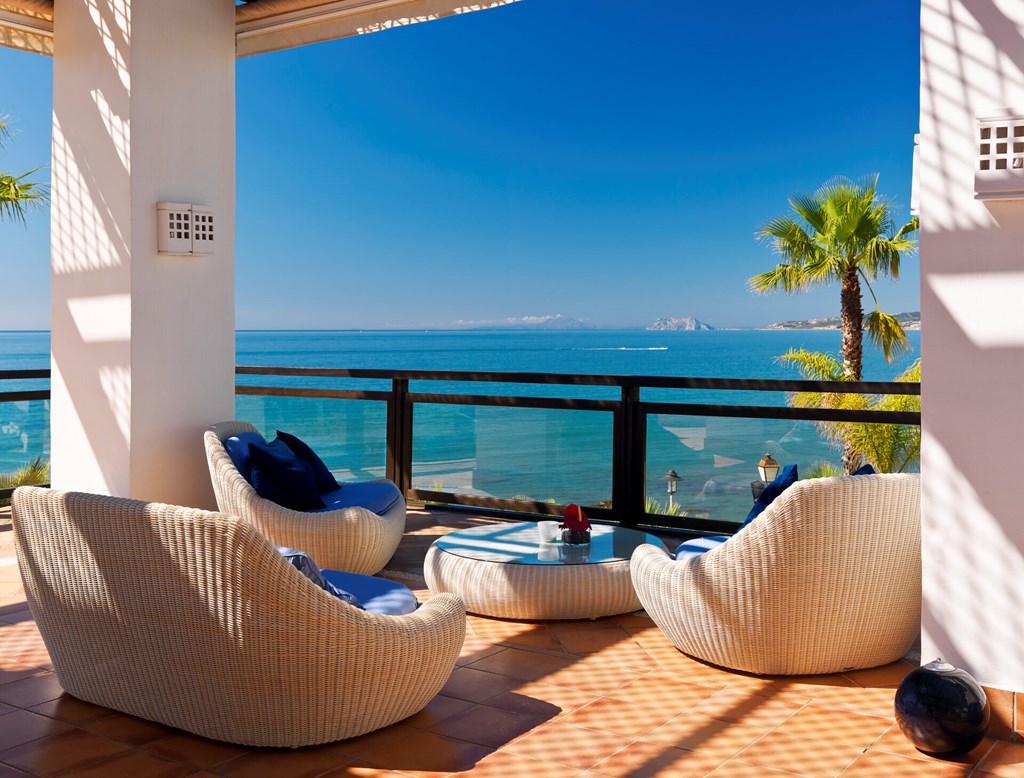 H10 Estepona Palace: Terrace