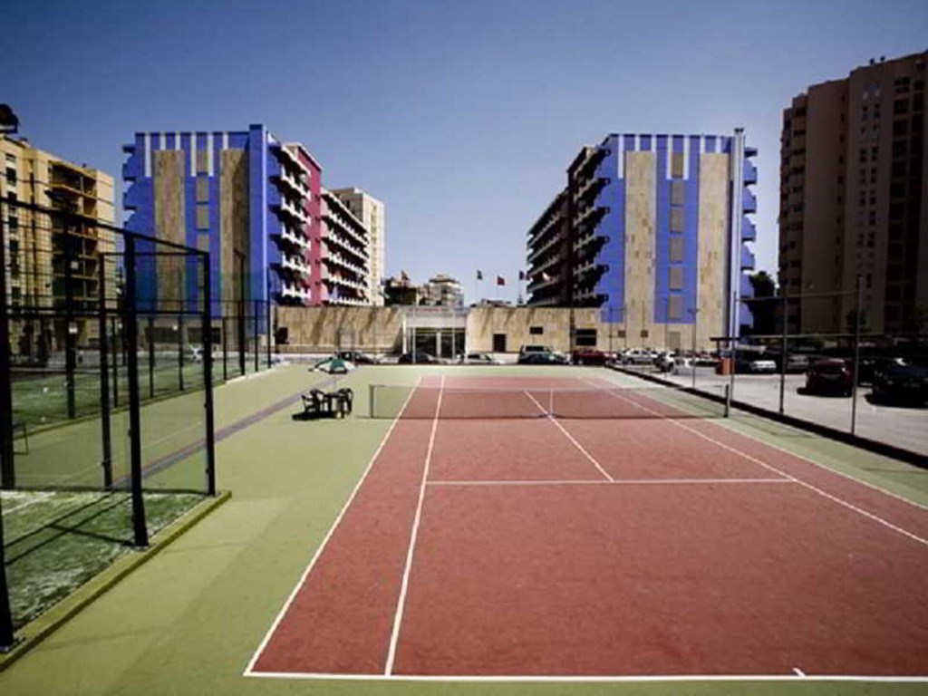 Monarque Fuengirola Park: Sports and Entertainment