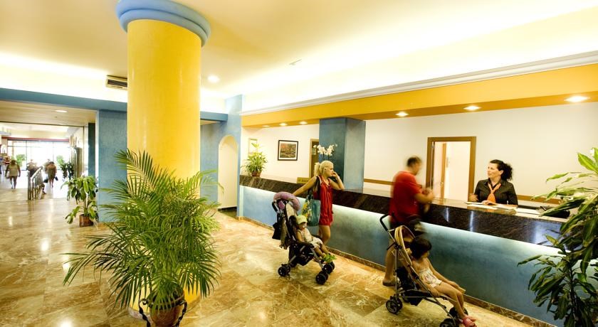 Monarque Torreblanca: Lobby