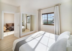 H10 Andalucia Plaza: Room - photo 35