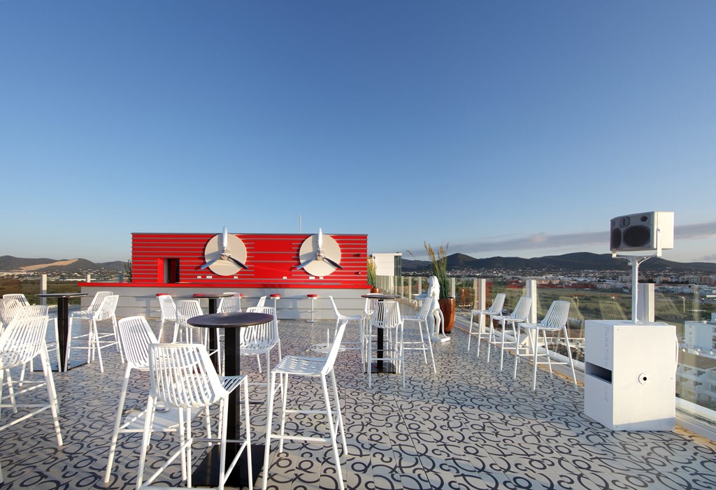 Ushuaia Ibiza Beach Hotel: Terrace