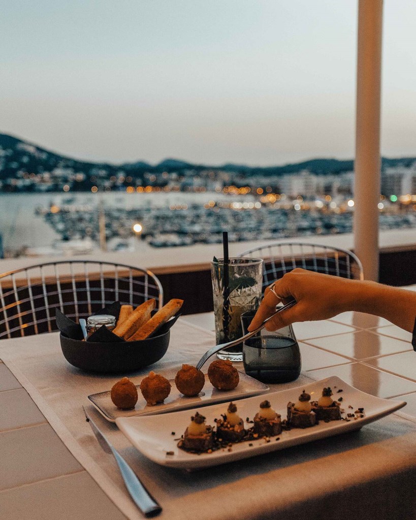 Aguas de Ibiza Grand Luxe Hotel: Restaurant