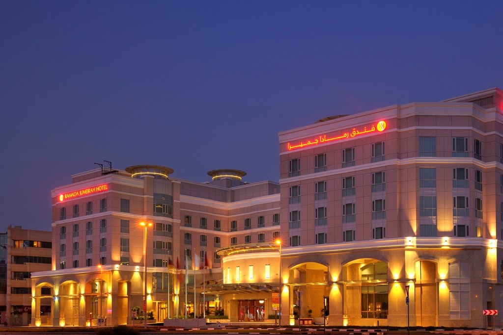 Ramada By Wyndham Jumeirah Hotel: Hotel exterior