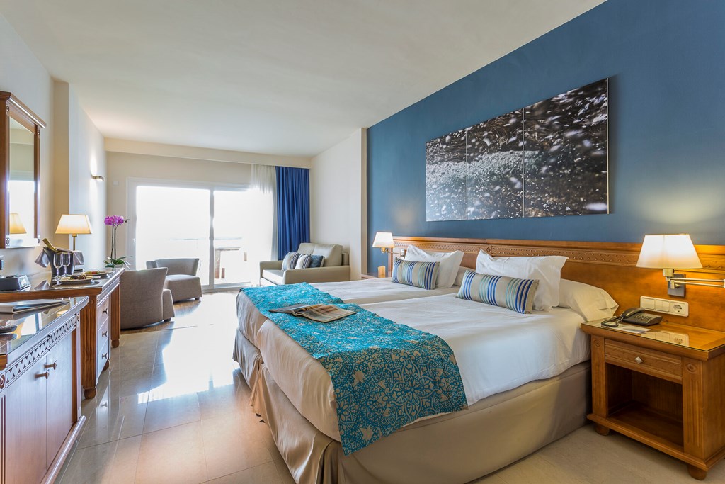 Grand Palladium Palace Ibiza Resort & Spa: Room DOUBLE DELUXE WITH JACUZZI