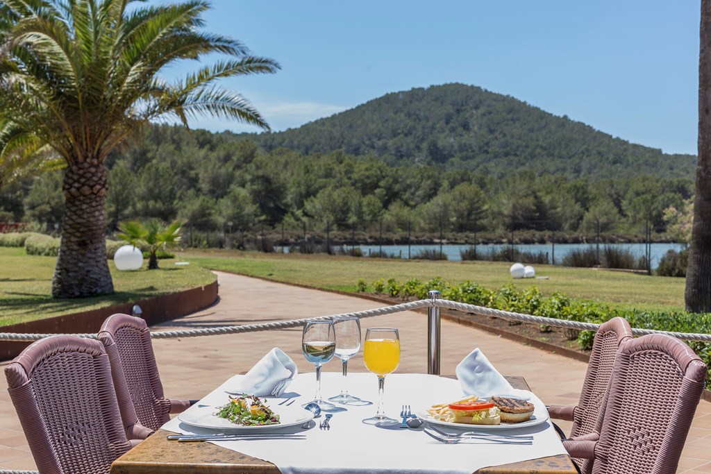 Grand Palladium Palace Ibiza Resort & Spa: Terrace