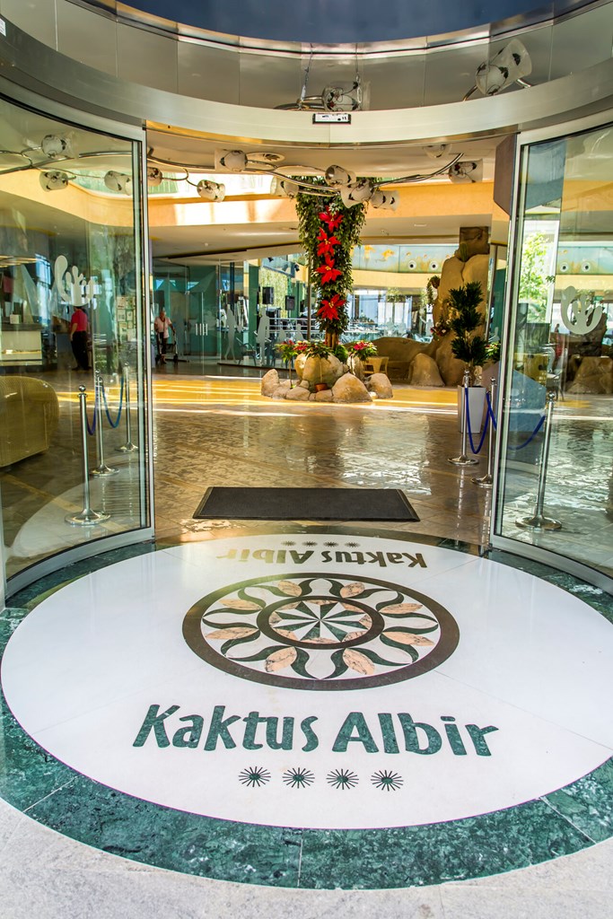 Kaktus Albir: Lobby