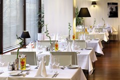 Occidental Praha: Restaurant - photo 32