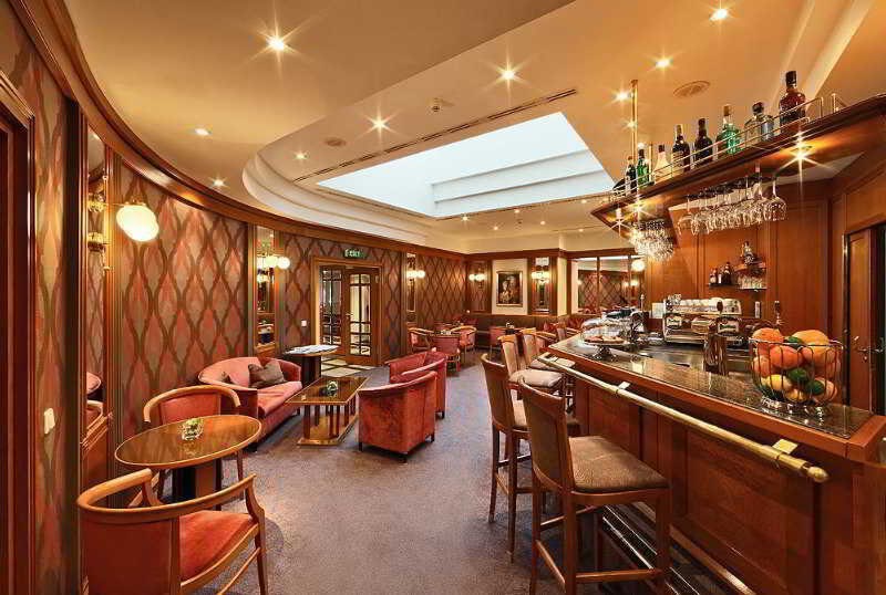 Grand Hotel Bohemia: Bar