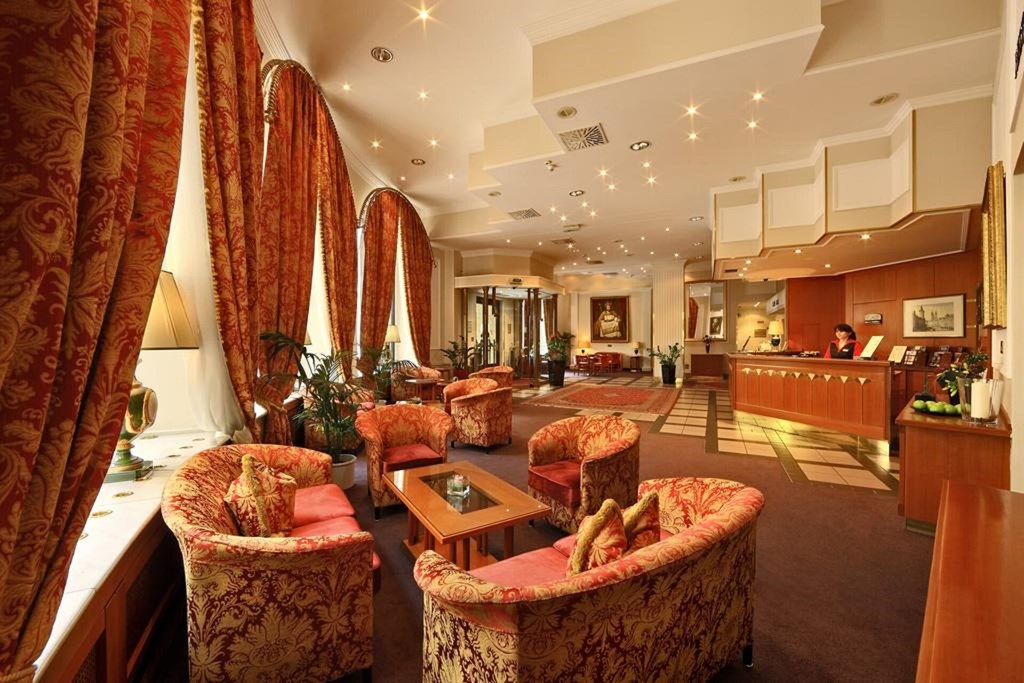 Grand Hotel Bohemia: Lobby